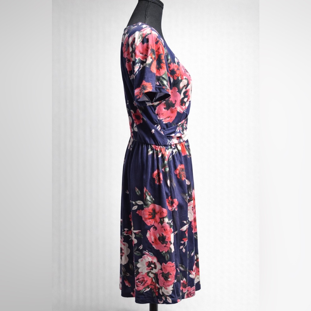 Ouges Floral Wrap Dress with Pockets – Size L - image 3
